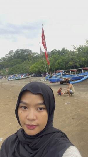 Main di pantai yeay 🎉