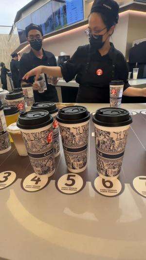 rela ngantri berjam-jam demi dapet hadiah dari chagee 