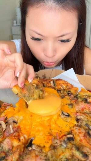 pizza lovers cobain cheese volcano pizza dominos 