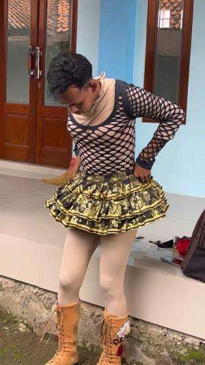 Ini dia orang nya yg pakai kostum kedok cantik