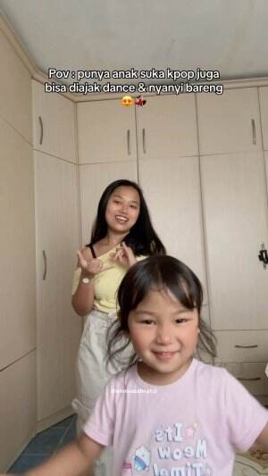 Dance kpop sama anak wedok #ibudananak #iburumahtangga #mamamuda #mamacantik #shorts #fyp #RCTIPlus #dance