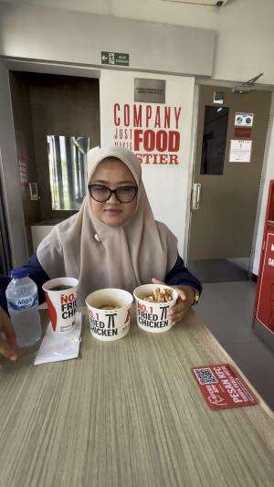 Wes di jamin wenak tenan iki makanan ee hahaha #makan #enak #makanmakan #kfc #jedamergawe #fyp  #RCTIPlus  #HOTrctiplus  #RCTIoke  #rctioffi