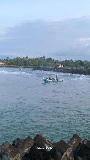 menerobos ombak besar