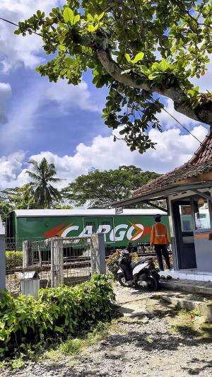 Komplikasi kereta api viral!!  #HuntingKeretaApi #fypシ゚viral  #coverlaguSTASIUNBALAPAN 