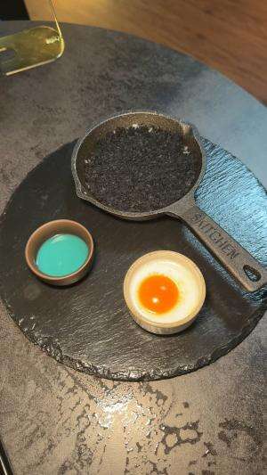 ini bukan telor ceplok!! tapi ini adalah……