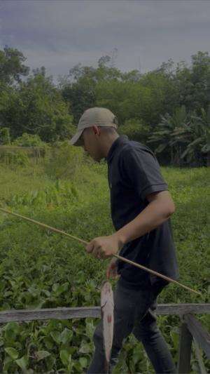 Jenguk banjur dapat ikan monster
