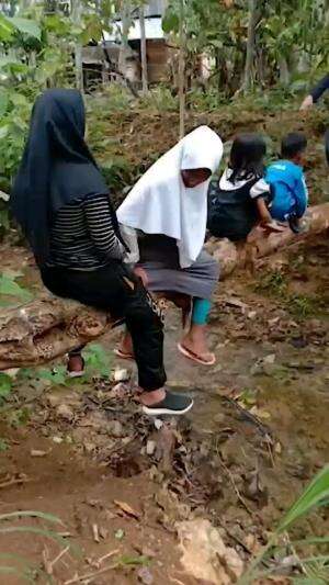 MAIN BERSAMA, JATUH BERSAMA