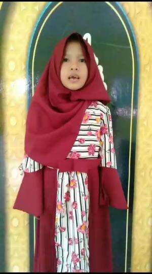 Khanifatuz Zahra, usia 7 tahun. Jumlah hafalan 3 juz, dari Kabupaten Sidoarjo 
