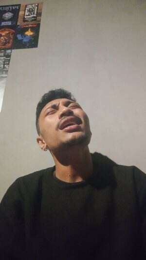 permisi kak peerkenalkan nama saya Juan Reza disini saya membawakan lagu komang kk terimakasi kk
