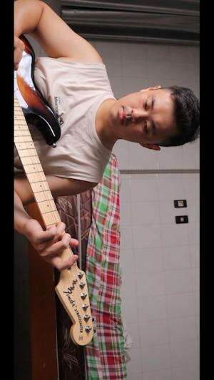 Short Singing Cover On "Runtuh" By Feby Putri Ft. Fiersa Besari