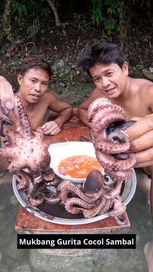 Mukbang Gurita Cocol Sambal #Mukbang #gurita #cumisambalbawanggoreng #kuliner #RCTIPlus 