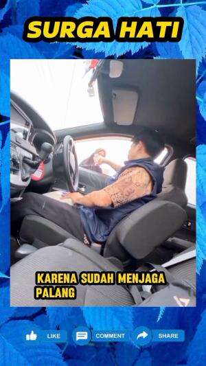 Sukarela jaga rel kereta api tanpa digaji, pria ini bagikan sekantong beras untuk ibu-ibu penjaga rel.