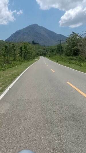 Gunung Lakaan adalah sebuah gunung yang terletak di kec. Lamaknen Kab. Belu, NTT, Indonesia.. dibawah kaki gunung lakaan terdapat dataran te