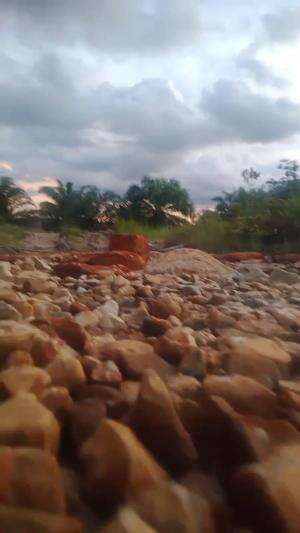 BEBATUAN 
 #jalanberbatu
 #berbstu
 #batukerikil
 #batukarang
