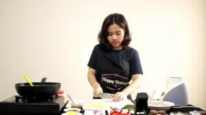 Ayam Bakar Sambal Mangga. Hidangan asam manis pedas seger yang bisa bikin siang kamu makin semangaaat! 😉