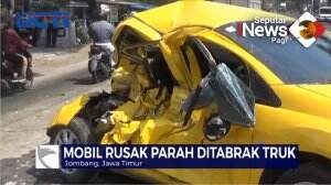 City Car Ditabrak Dump Truck