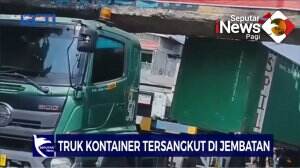 Truk Kontainer Nyakut di Jembatan