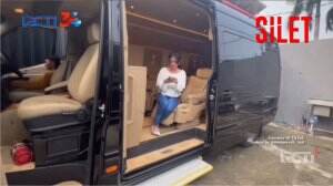 Dewi Persik Pamer Mobil Mewah, Harganya Milyaran