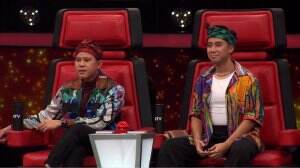 Vidi Aldiano Senang Oleh - Oleh Dari Izat - The Voice All Stars Indonesia
