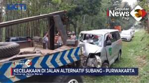 Dua Minibus Bertabrakan