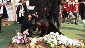 Kesedihan Mendalam Angelina Sondakh