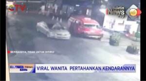 Viral Wanita Pertahankan Kendarannya