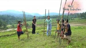 Mencoba Permainan Egrang - HSB Eps. 166