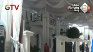 Pemasangan Tenda Di Rumah Erina Dikebut