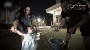 Baby Ameena Jalani Tradisi Pukul Lele