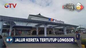 Jalur Kereta Tertutup Longsor