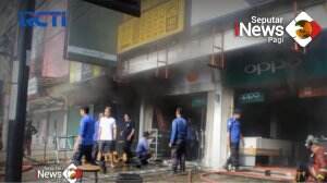 Ruko Handphone Terbakar Sampai Petugas Damkar Terjatuh Dalam Tugas