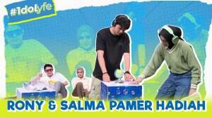 Rony & Salma Pamer Hadiah