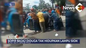 Mobil Menabrak Bajaj