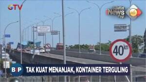 Tak Kuat Menanjak, Kontainer Terguling