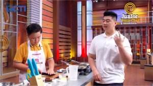 Kenneth Mendapatkan Bantuan Dari Chef Arnold - Junior MasterChef Indonesia