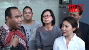 Inge Bawa 3 Saksi Di Sidang Perceraian