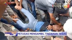 Pria Ngamuk Banting Ular dan Landak