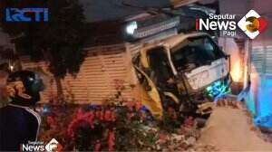 Truk Pengangkut Ayam Tabrak Tembok