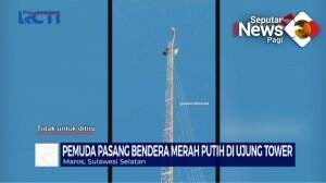 Pemuda Panjat Tower Pasang Bendera