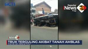 Truk Terguling Menimpa Sebuah Warung