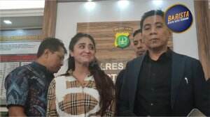 Imbas Kasus Leslar, Dewi Perssik Polisikan Haters