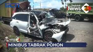 Minibus Menabrak Pohon
