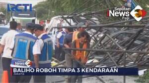 Baliho Roboh Timpa 3 Kendaraan