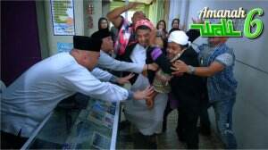 Faruq Dan Untung Bikin Rusuk Di Pasar - Amanah Wali 6 Eps. 305