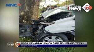Mobil Tabrak Pohon