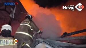 5 Lapak Pengepul Kayu Terbakar