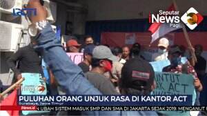 Unjuk Rasa Di Depan Kantor ACT