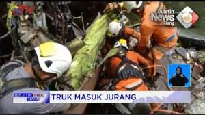 Truk di Bengkulu Masuk Jurang