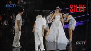 Bikin Baper! Rizky Febian Lamar Ulang Mahalini Saat Konser