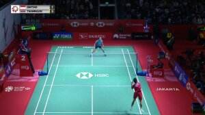 Smash Menyilang Ginting